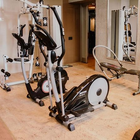 Iron Hotel Hokmeli Екстер'єр фото