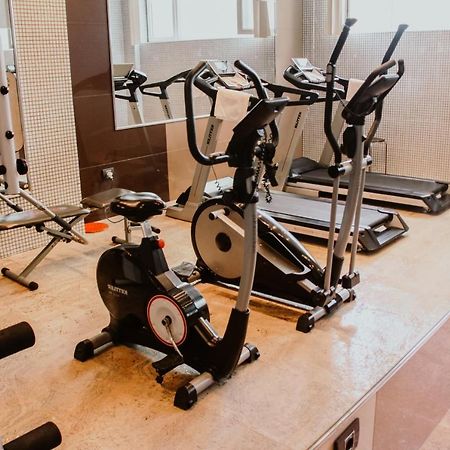 Iron Hotel Hokmeli Екстер'єр фото