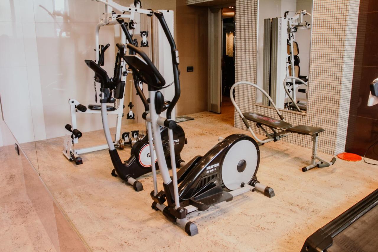 Iron Hotel Hokmeli Екстер'єр фото