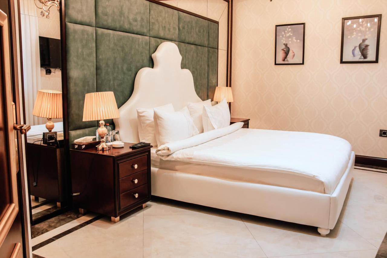 Iron Hotel Hokmeli Екстер'єр фото