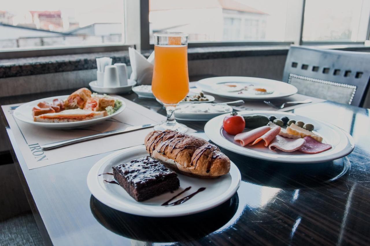 Iron Hotel Hokmeli Екстер'єр фото