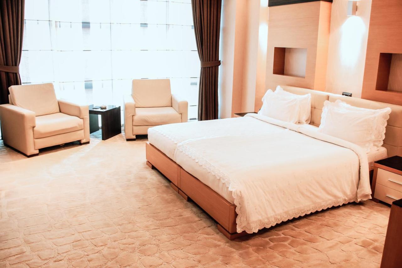 Iron Hotel Hokmeli Екстер'єр фото