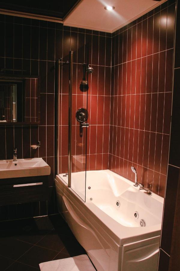Iron Hotel Hokmeli Екстер'єр фото