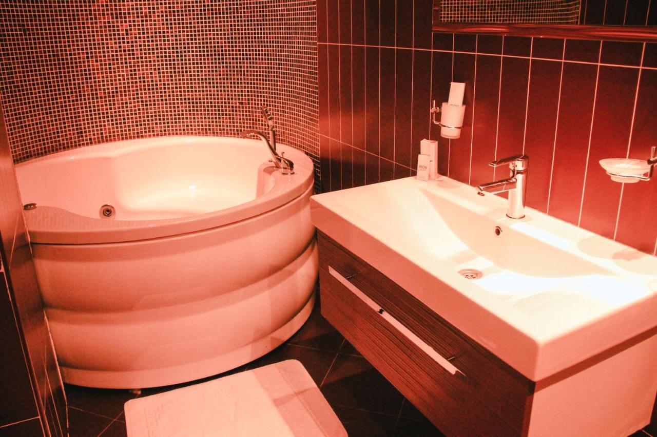 Iron Hotel Hokmeli Екстер'єр фото