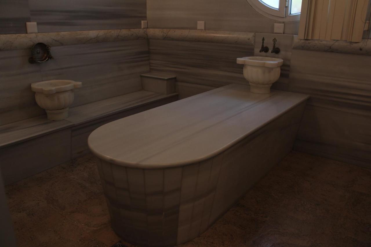 Iron Hotel Hokmeli Екстер'єр фото