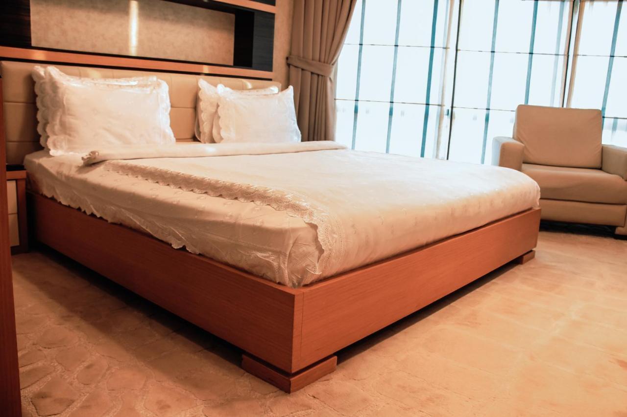 Iron Hotel Hokmeli Екстер'єр фото