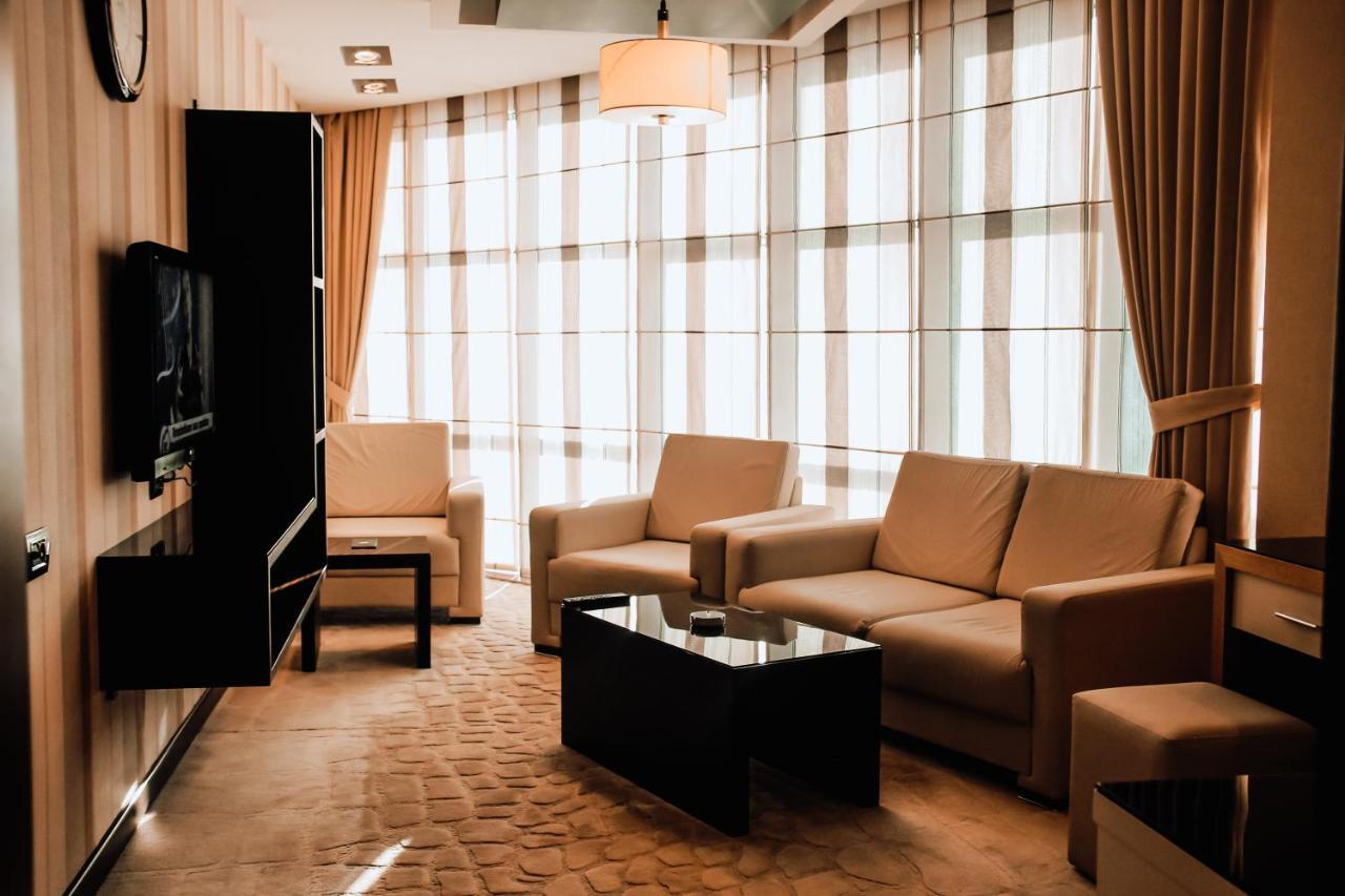 Iron Hotel Hokmeli Екстер'єр фото