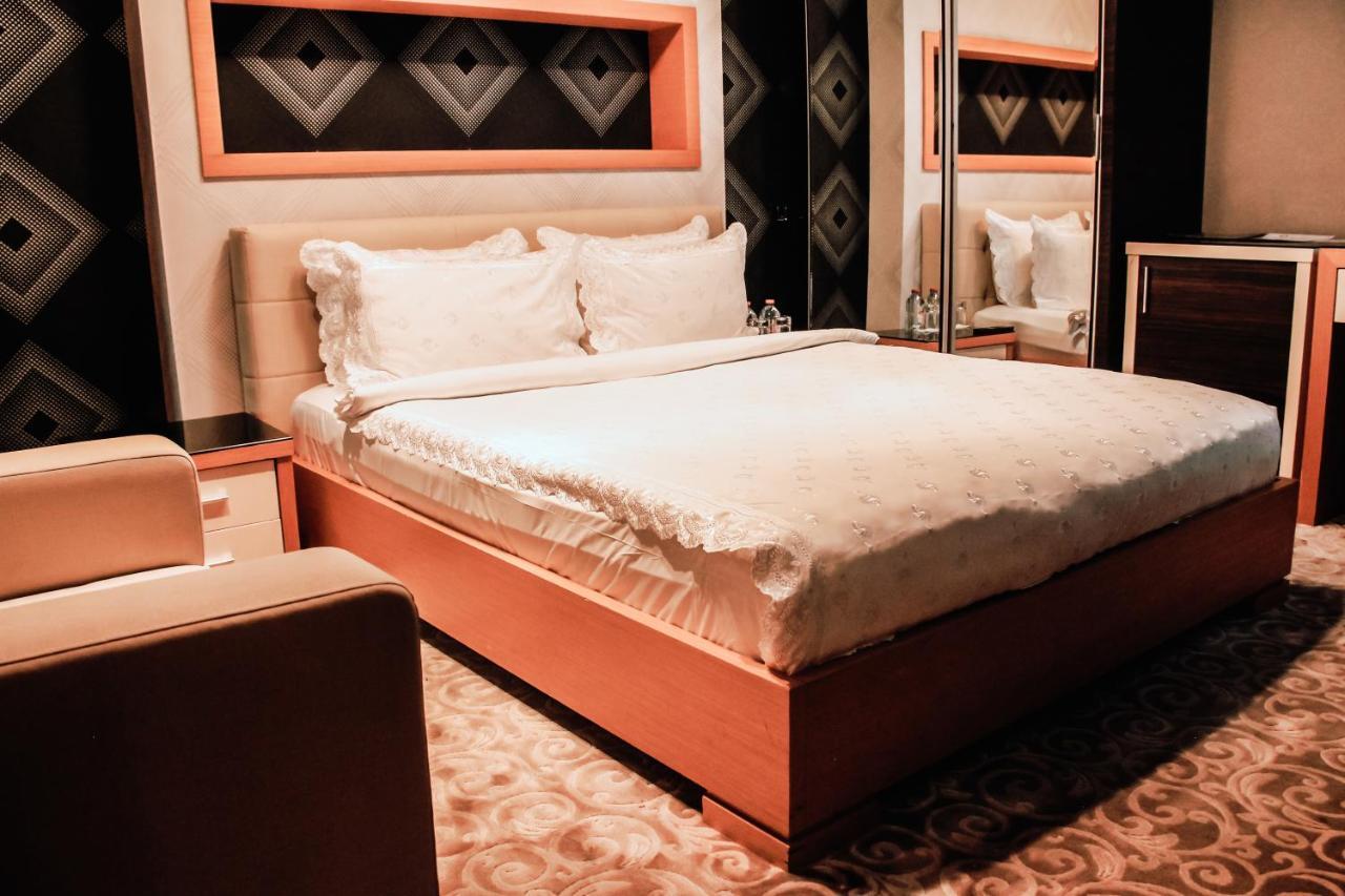 Iron Hotel Hokmeli Екстер'єр фото