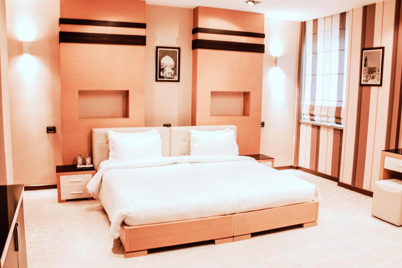 Iron Hotel Hokmeli Екстер'єр фото
