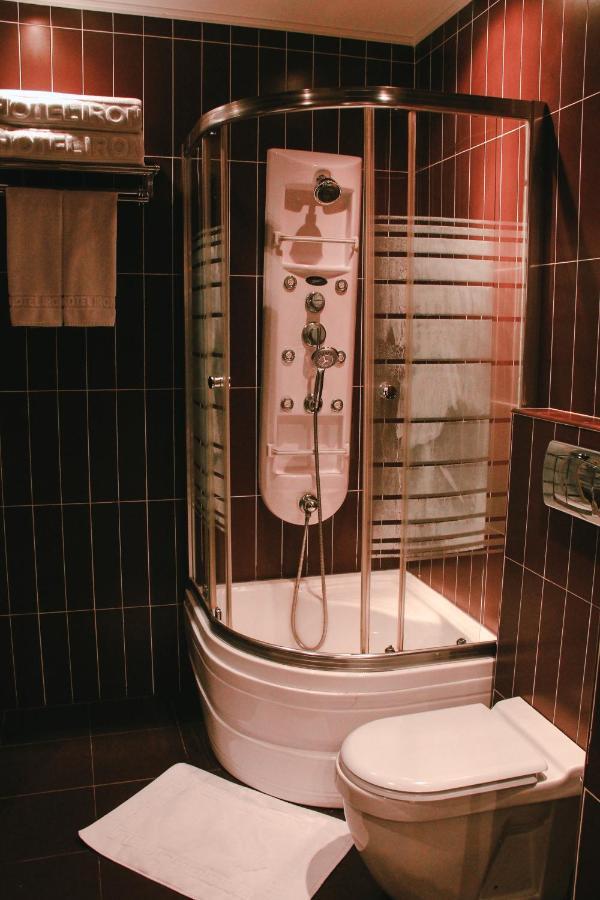 Iron Hotel Hokmeli Екстер'єр фото