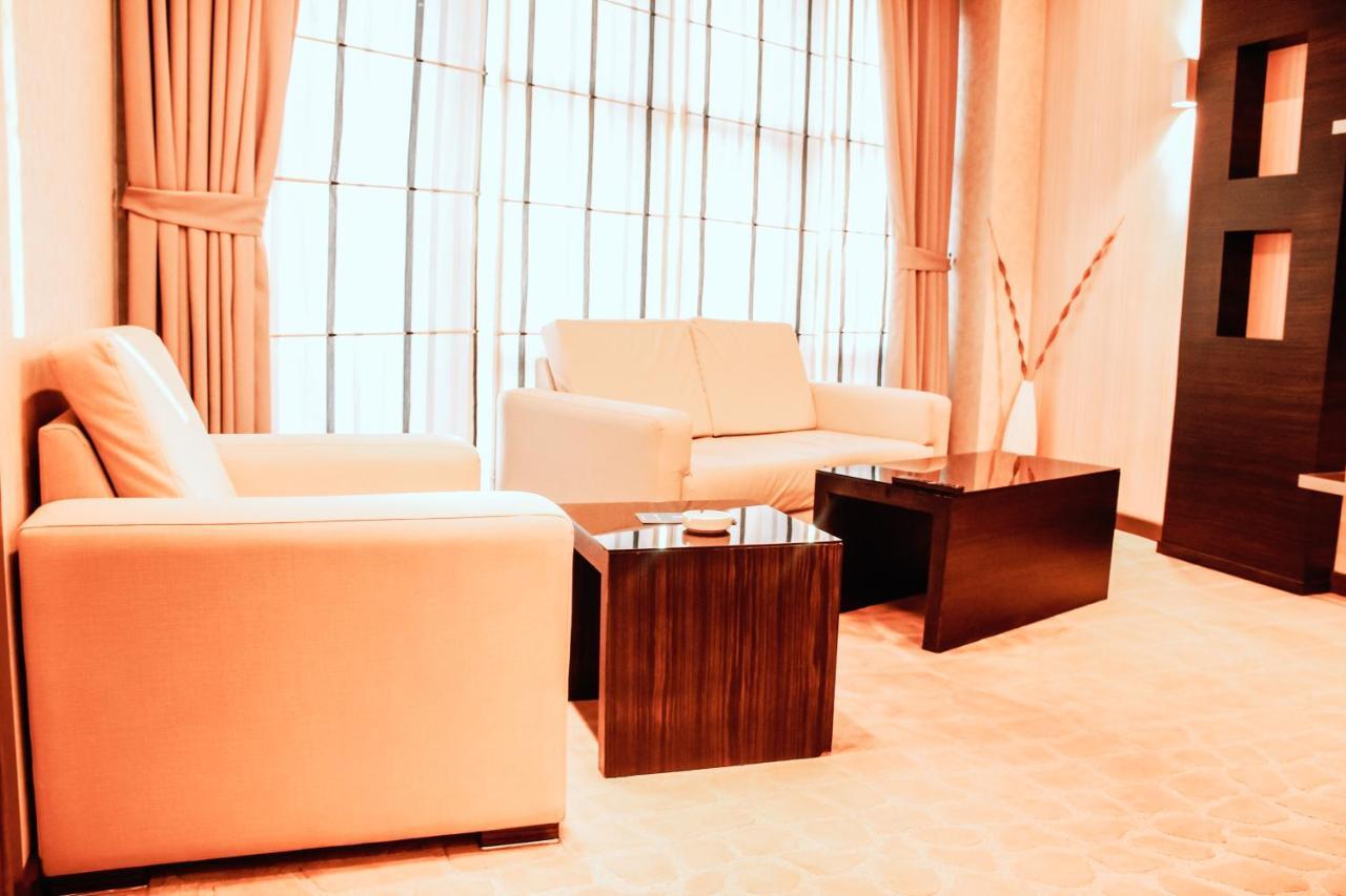 Iron Hotel Hokmeli Екстер'єр фото