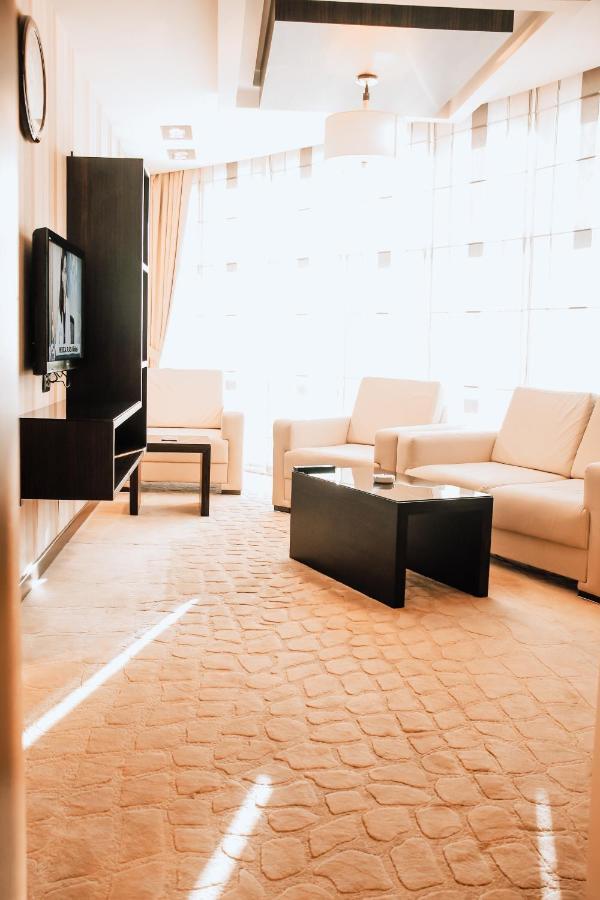 Iron Hotel Hokmeli Екстер'єр фото