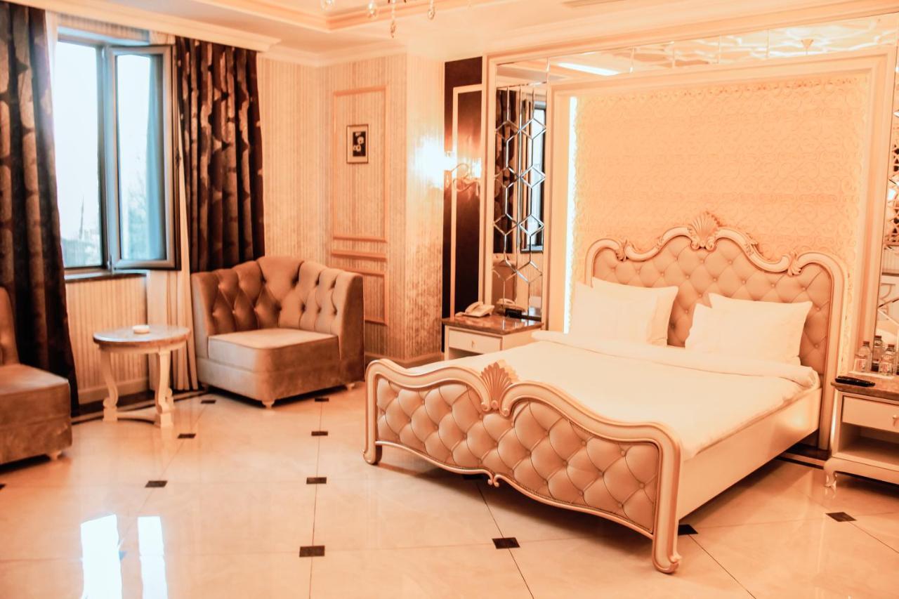 Iron Hotel Hokmeli Екстер'єр фото