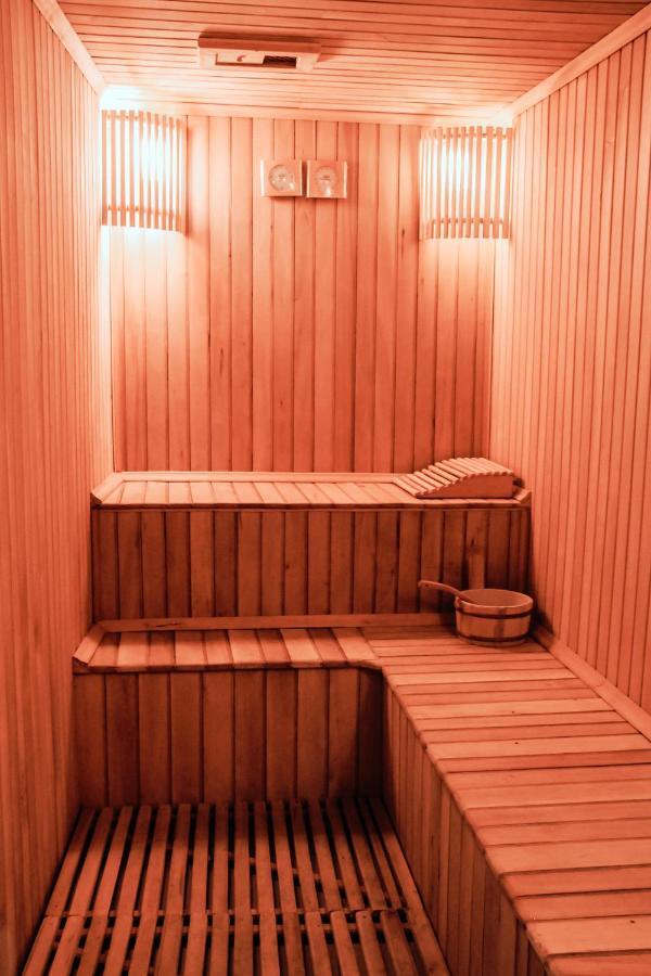 Iron Hotel Hokmeli Екстер'єр фото