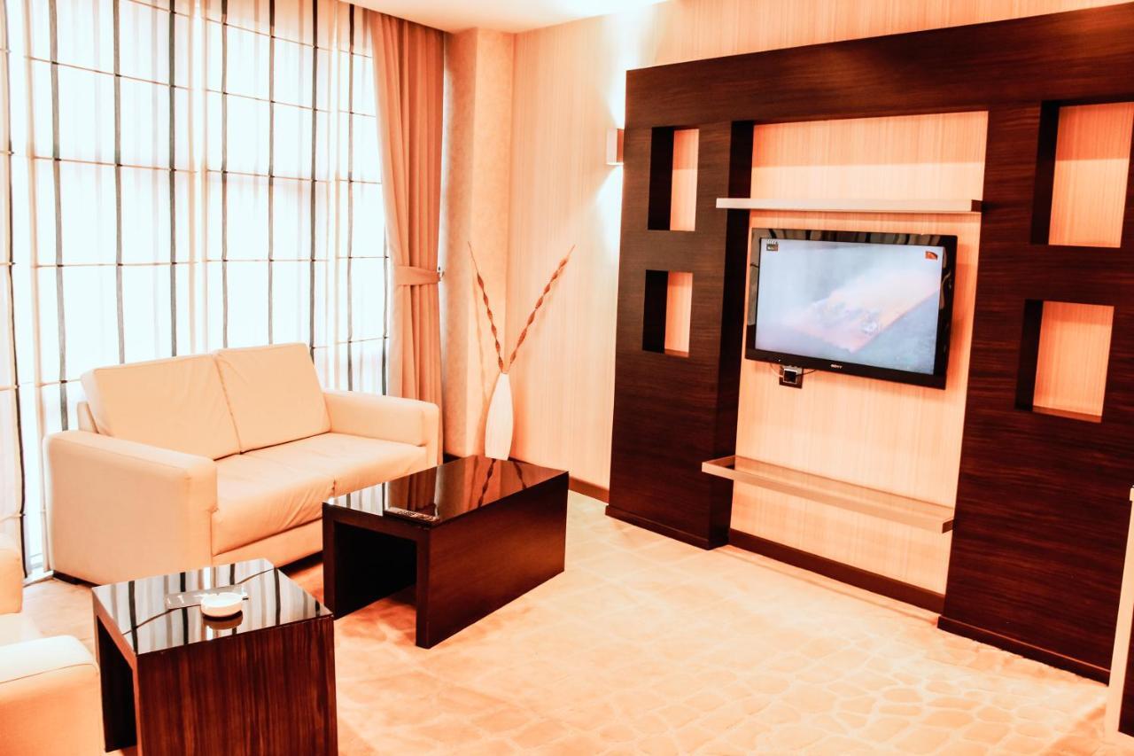 Iron Hotel Hokmeli Екстер'єр фото